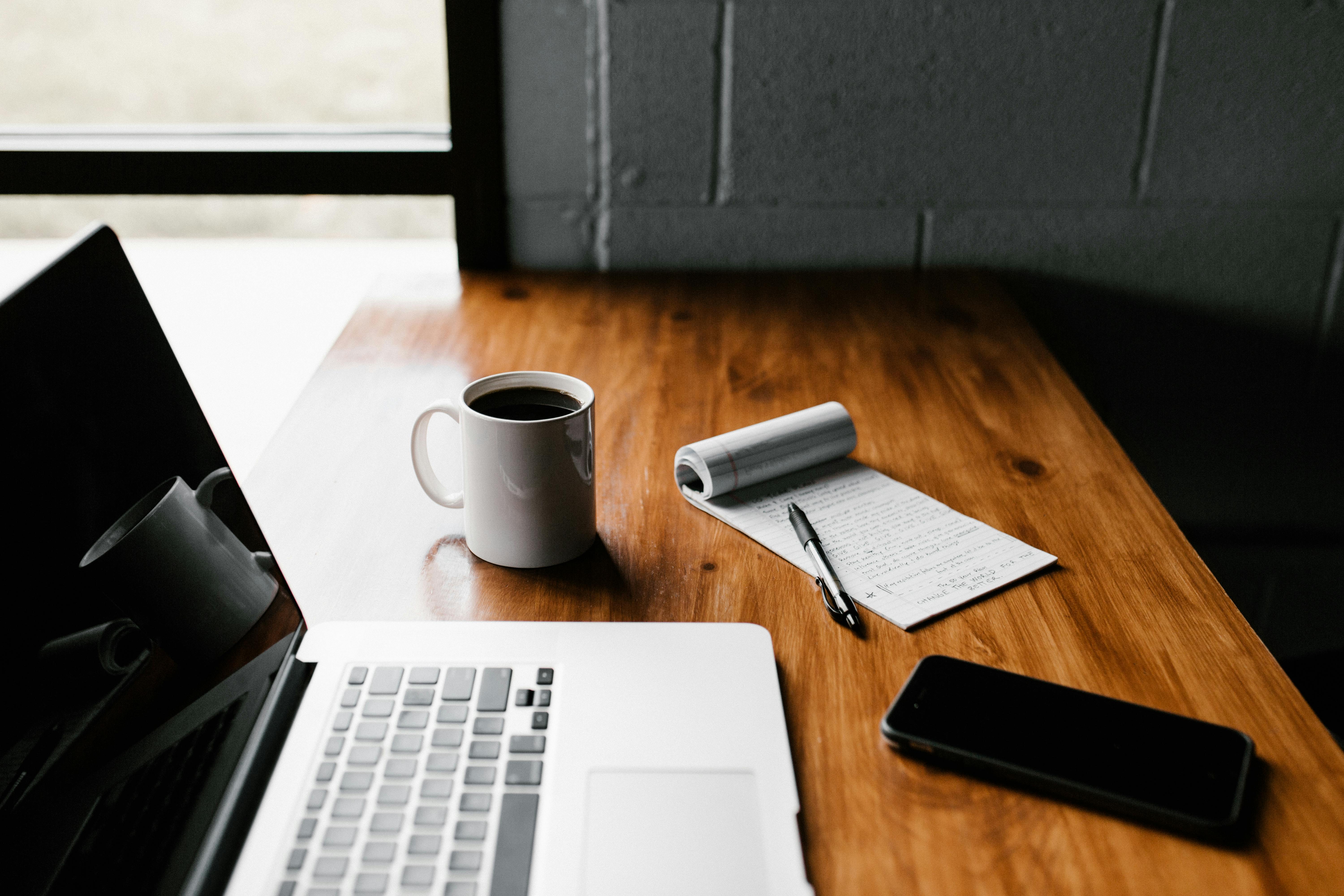 A computer with a cup of coffee. Source : Pexels